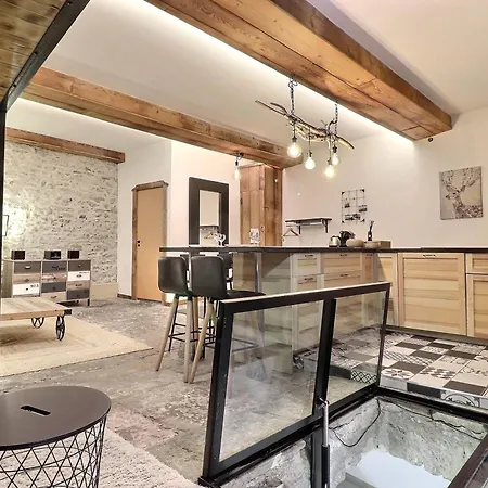 Le Blandan Spacious And Cozy - 1st Apartment